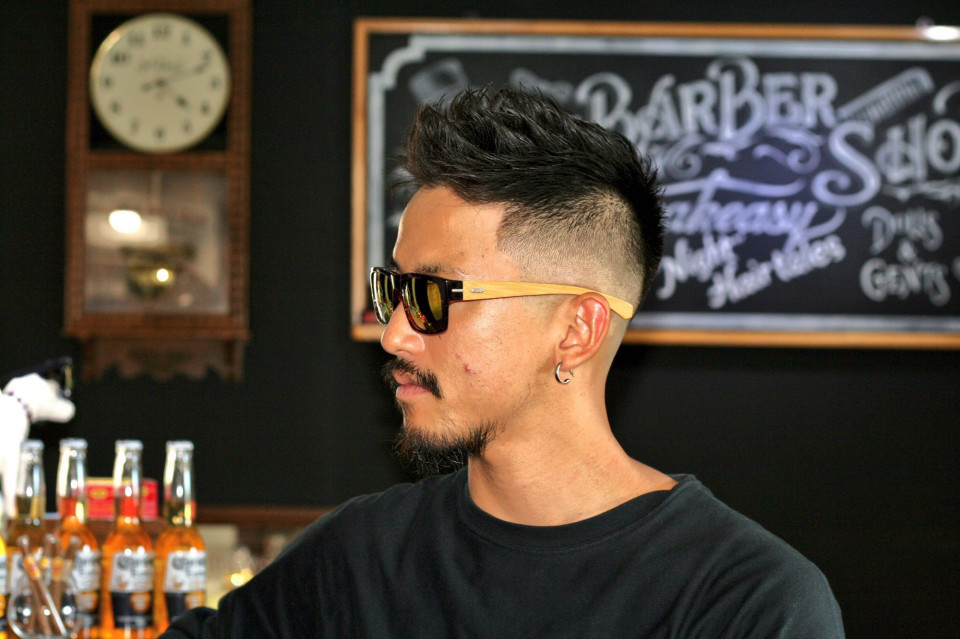 メンズカットのことは金沢駅近く美容室ではない Barber バーバー スピークイージーへ Barber Speakeasy 金沢 市で フェードカット ポマード メンズカット のことは金沢駅近くバーバーショップ スピークイージー へ 金沢のバーバーとして新聞 雑誌など取材 メンズカットのことは金沢駅近く美容室ではない Barber バーバー スピークイージーへ Barber Speakeasy 金沢 市で フェードカット ポマード メンズカット のことは金沢駅近くバーバーショップ スピークイージー へ 金沢のバーバーとして新聞 雑誌など取材