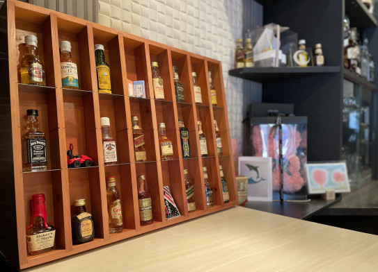 ミニチュアボトル棚 Bar Moray