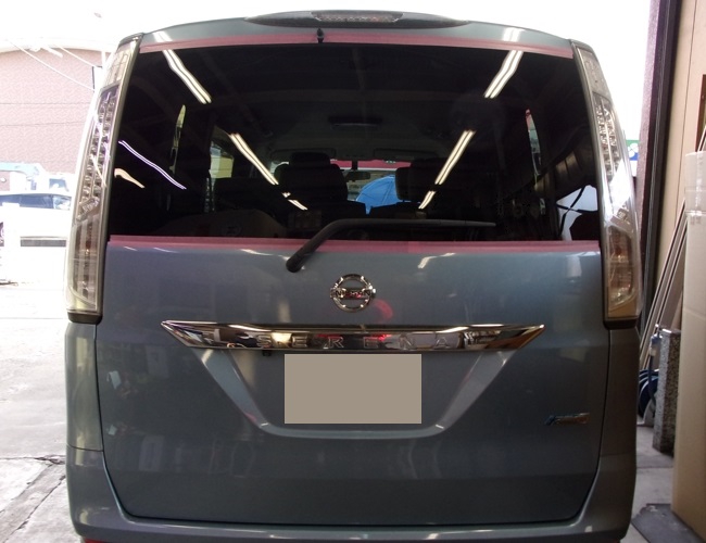 日産・セレナ（HC26）リアガラス交換事例 | 日産車のフロント