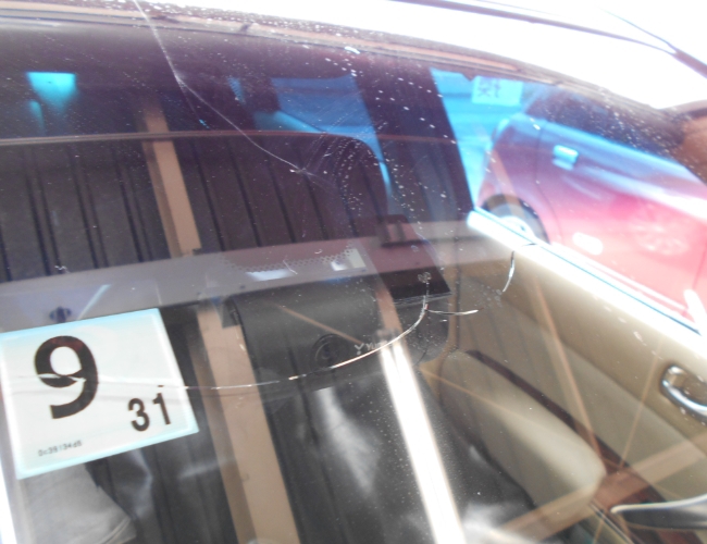 日産・ティアナ(J32)飛び石によるフロントガラス交換事例 | 日産車のフロントガラス交換修理の事例紹介『ジャパンオートガラス』