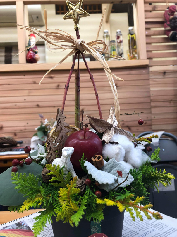 クリスマス フラワーアレンジメントづくり Dining Minno クリスマス フラワーアレンジメントづくり Dining Minno