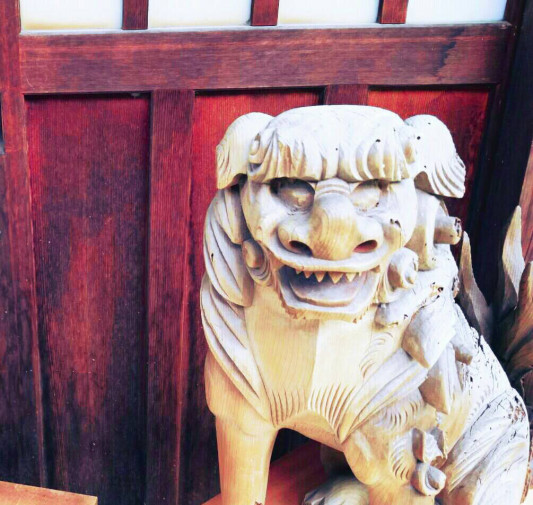 守護獣狛犬様 元のお役目に 戻してあげたい 皆様の お力 おかし下さい 三輪恵比須神社 ご神木に な女子神職