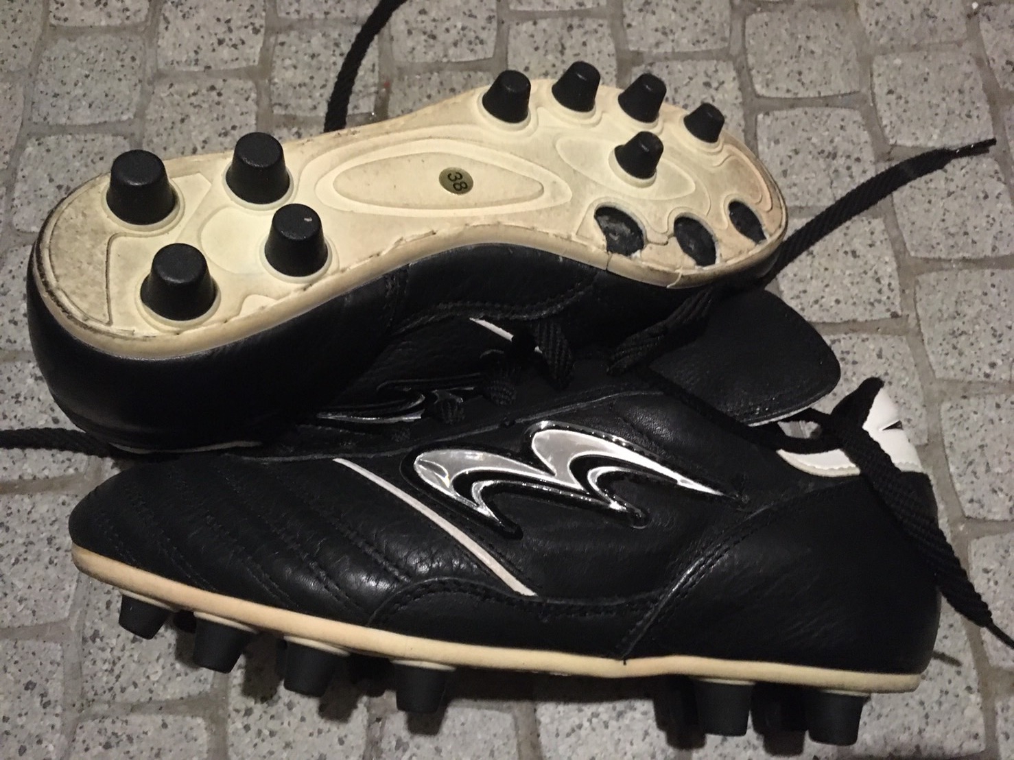 サッカースパイクのアウトソール張替の修理完了 | サッカースパイク修理JIN