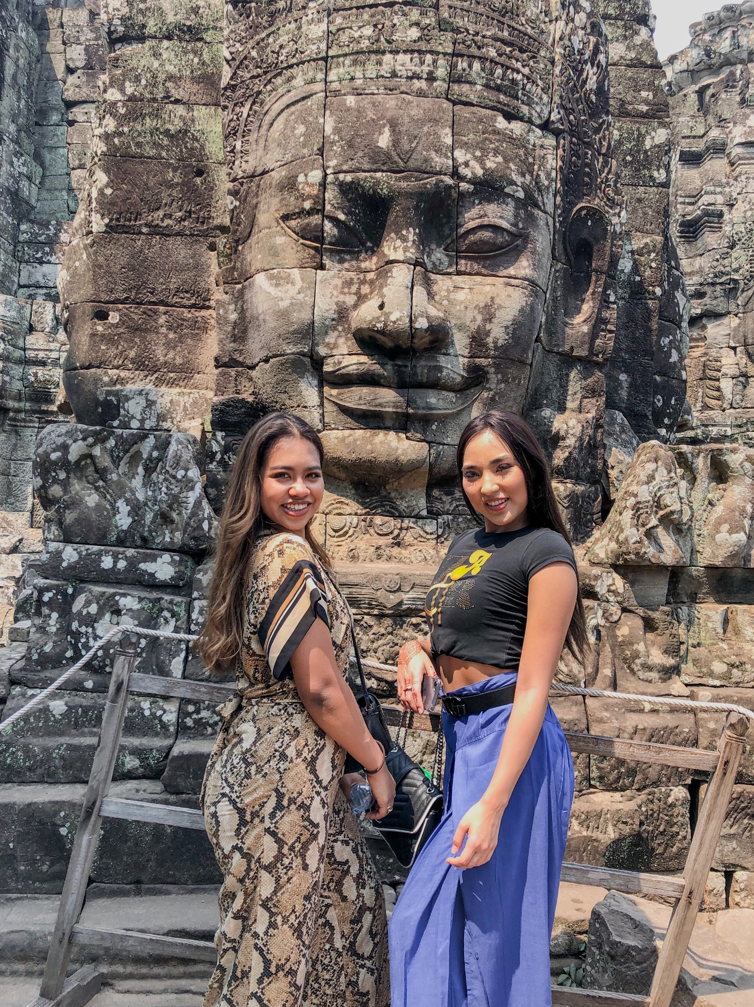 バイヨン寺院ប្រាសាទបាយន្ត、［Bayon］「クメールの微笑み」 バイヨン寺院［Bayon］大宇宙を模した万神殿と「クメールの