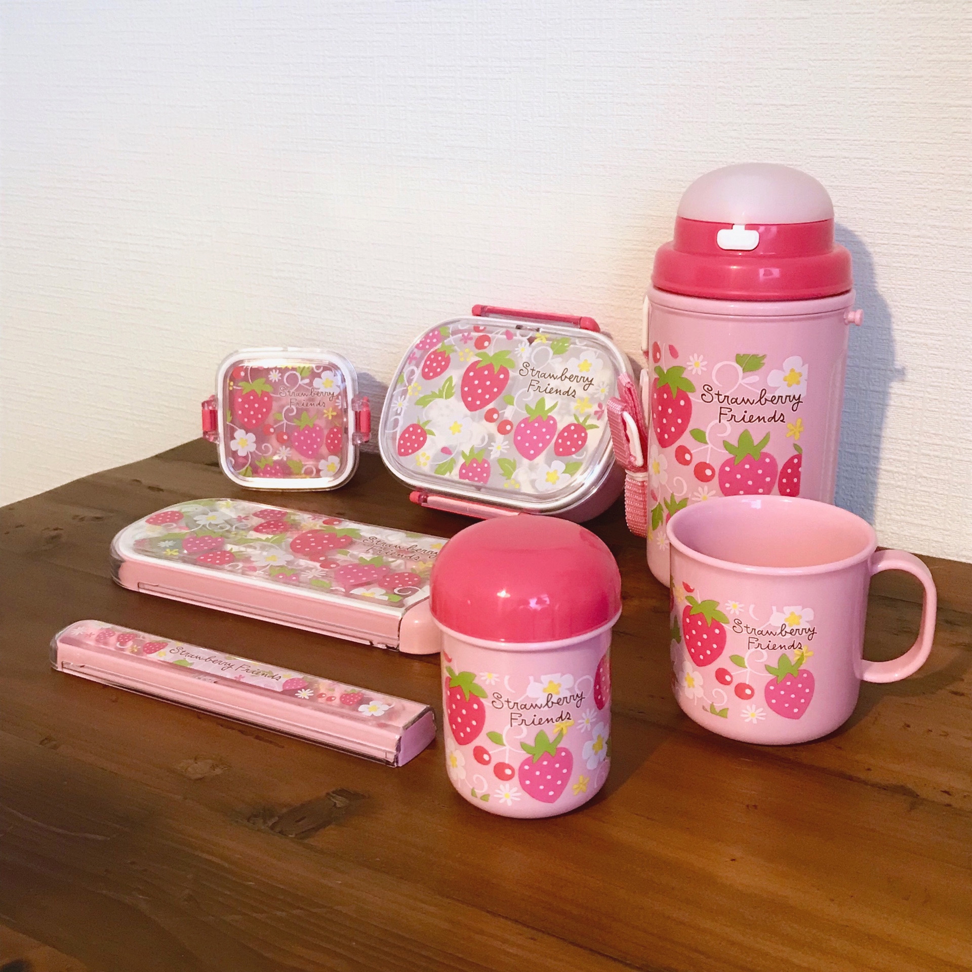 女の子向けお弁当セット「Strawberry Friends」 デザイン＆イラスト