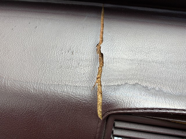 トヨタ・マークⅡ （GX71）ダッシュボード割れ補修 | ☆Totalrepair