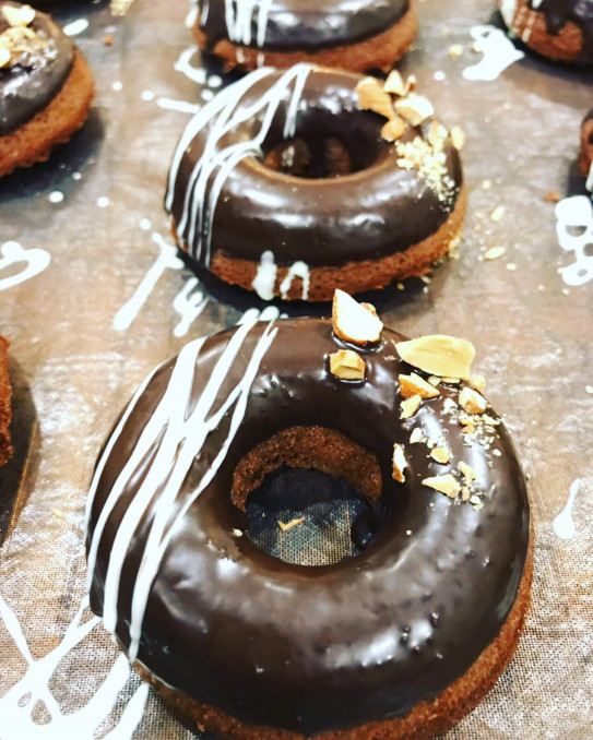 New チョコドーナツ ホワイトチョコドーナツ Patisserie Gura パティスリーグラ