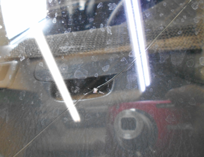 ホンダ・バモス（HM1）飛び石によるフロントガラス交換事例 | ホンダ車のフロントガラス交換修理の事例紹介『ジャパンオートガラス』