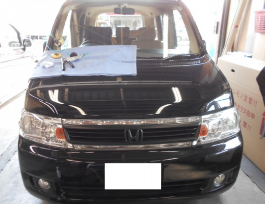 ホンダ車のフロントガラス交換修理の事例紹介 ジャパンオートガラス ホンダ車のフロントガラス交換修理の事例紹介 ジャパンオートガラス