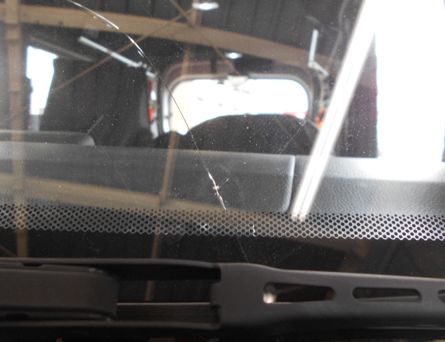 ホンダ・Ｎ ＶＡＮ（ＪＪ２）飛び石によるフロントガラス交換事例 | ホンダ車のフロントガラス交換修理の事例紹介『ジャパンオートガラス』