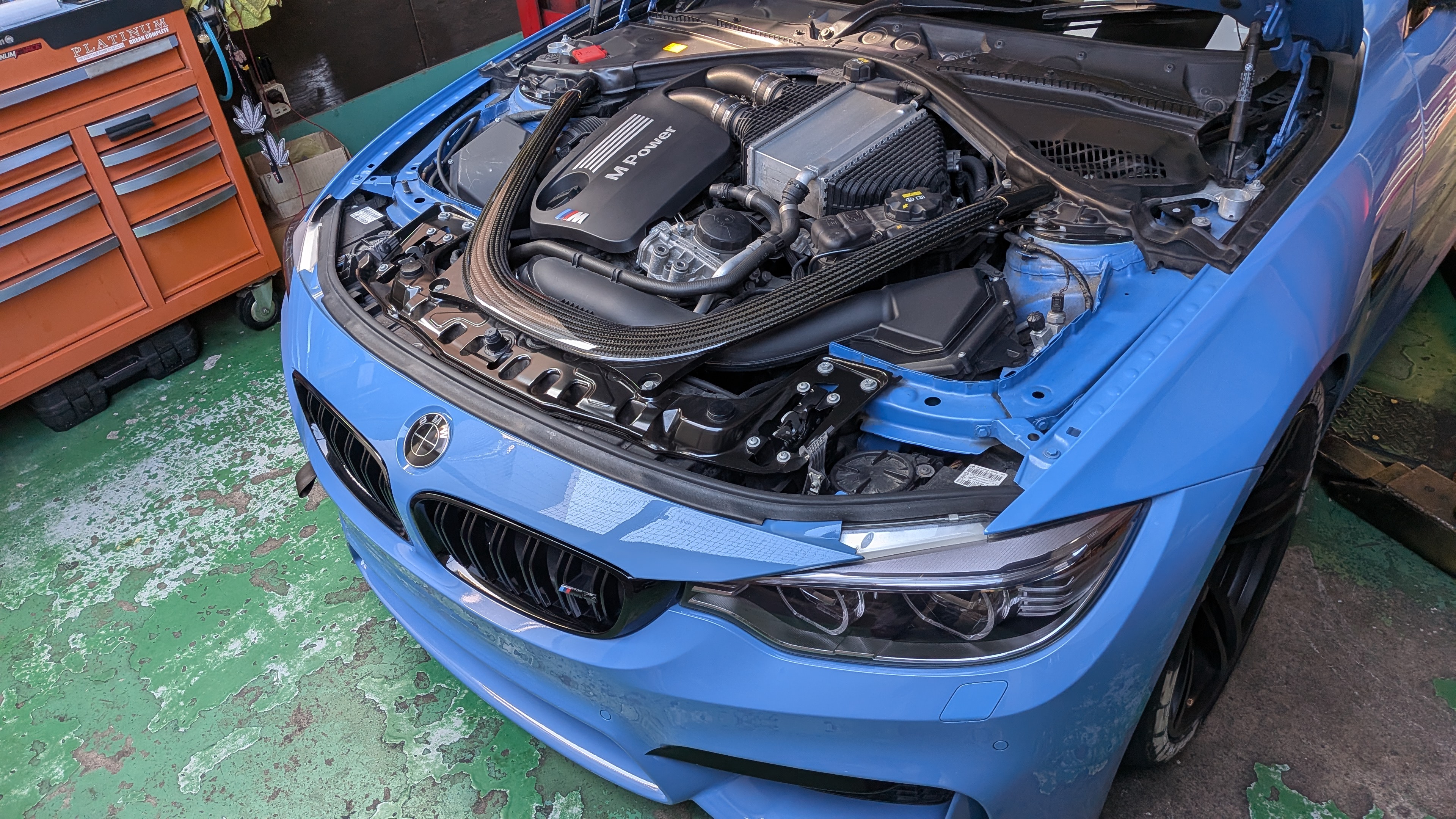 BMW F82 M4 PowerCraftダウンパイプ取り付け！ | POLE POSITION