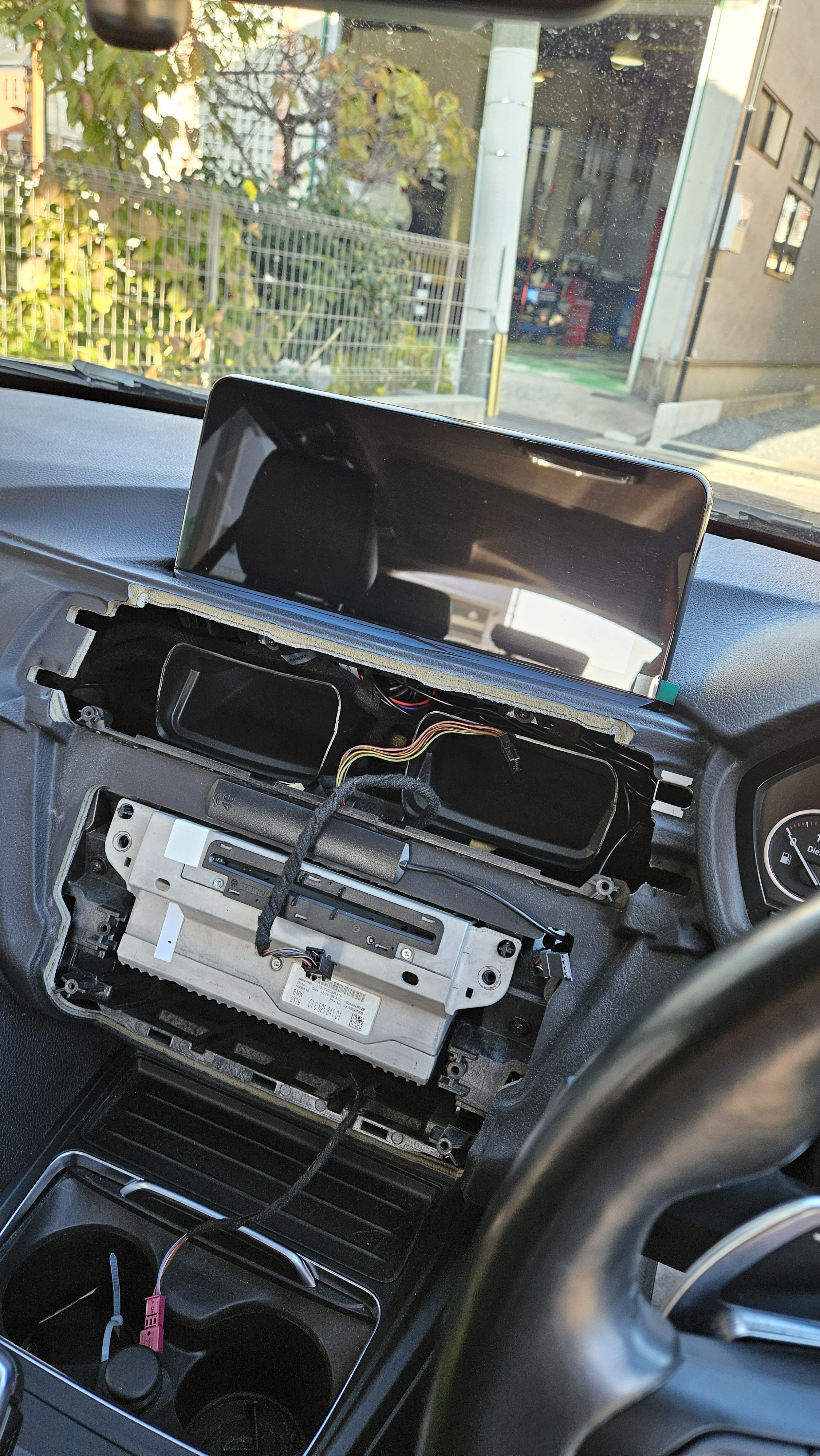 BMW F31 320d Androidモニター取り付け&アンビエントライト交換