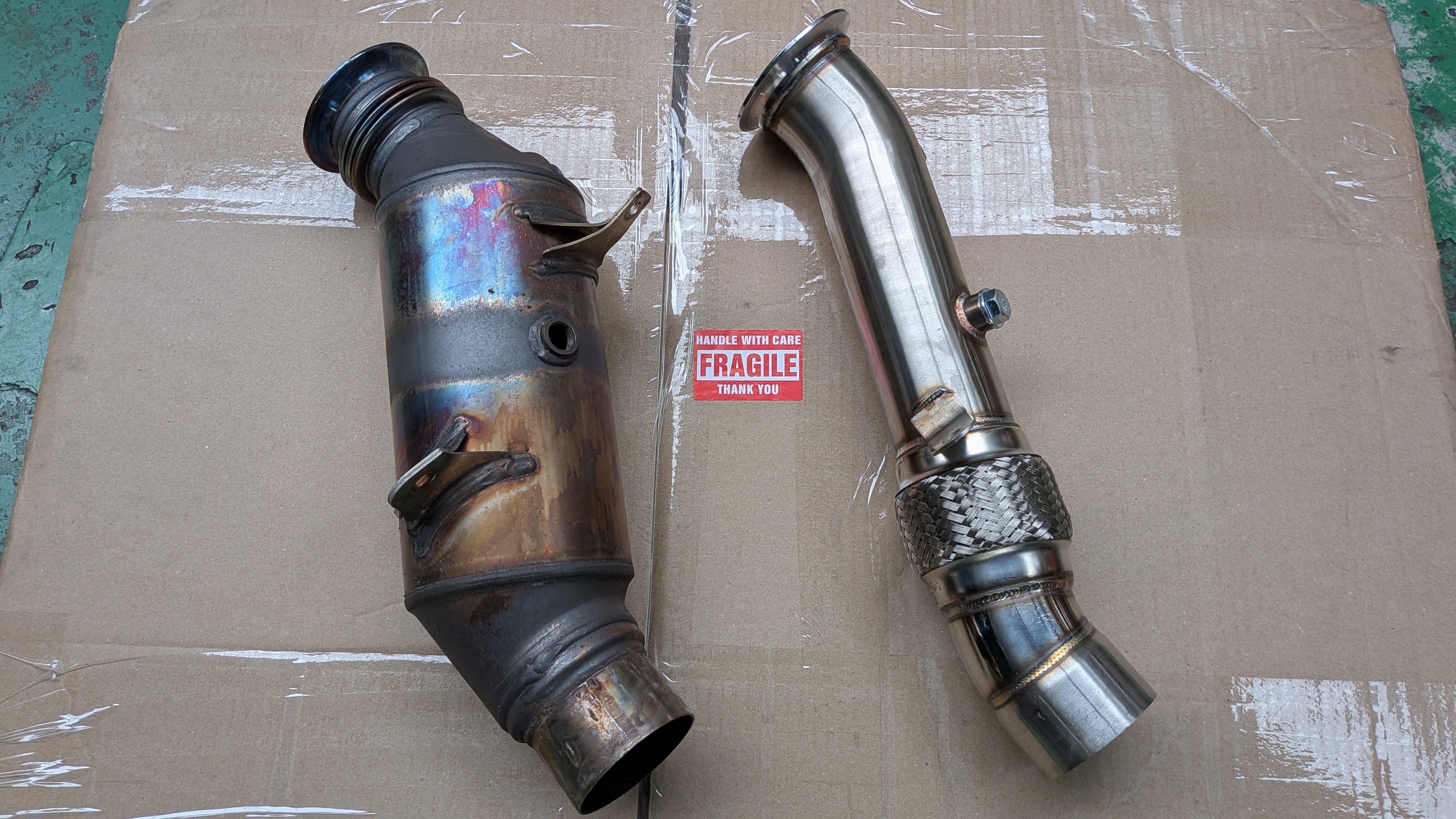 BMW F06 640i ダウンパイプ取り付け、F82 M4 ドラレコ取り付け、オイル