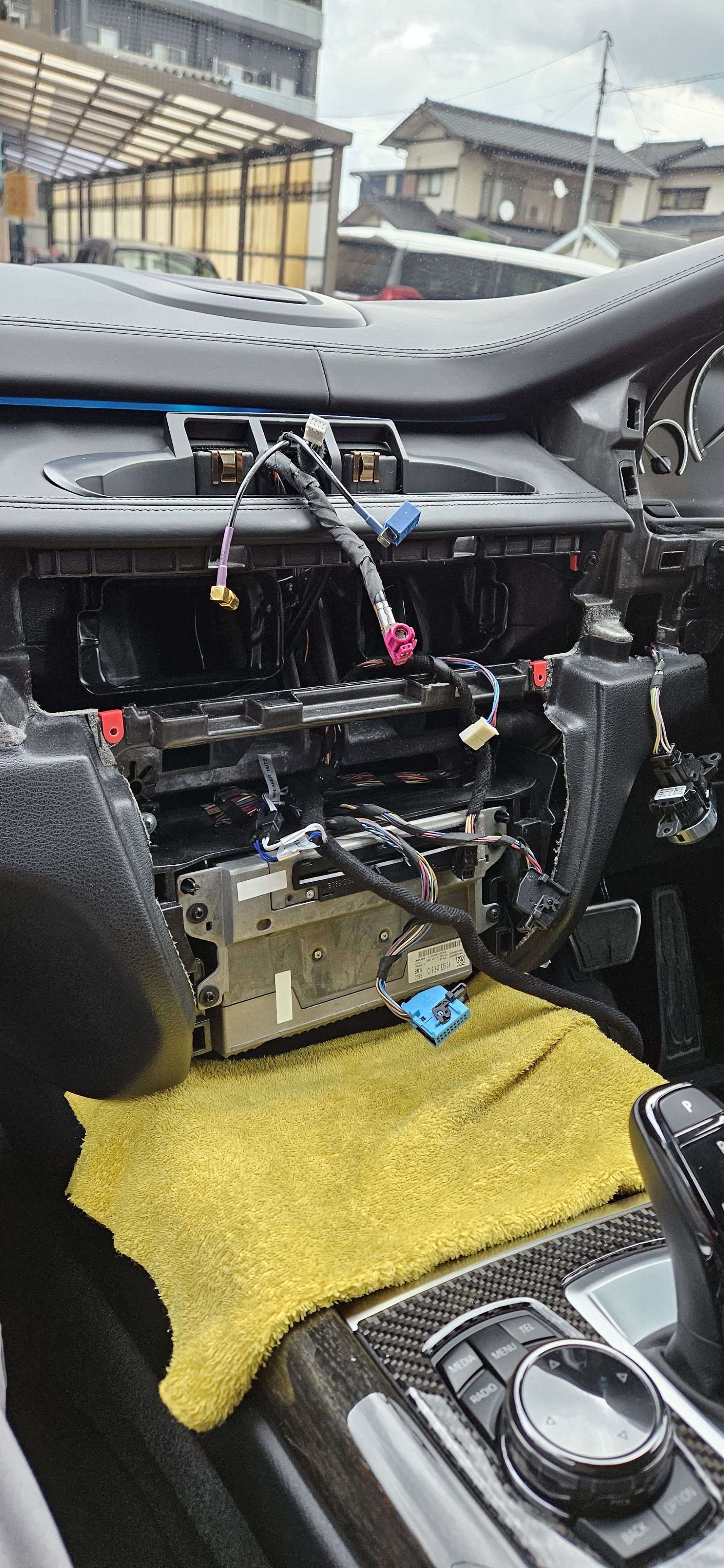BMW x5 f15 トノカバー　純正品　取り外し bmp_51148059011