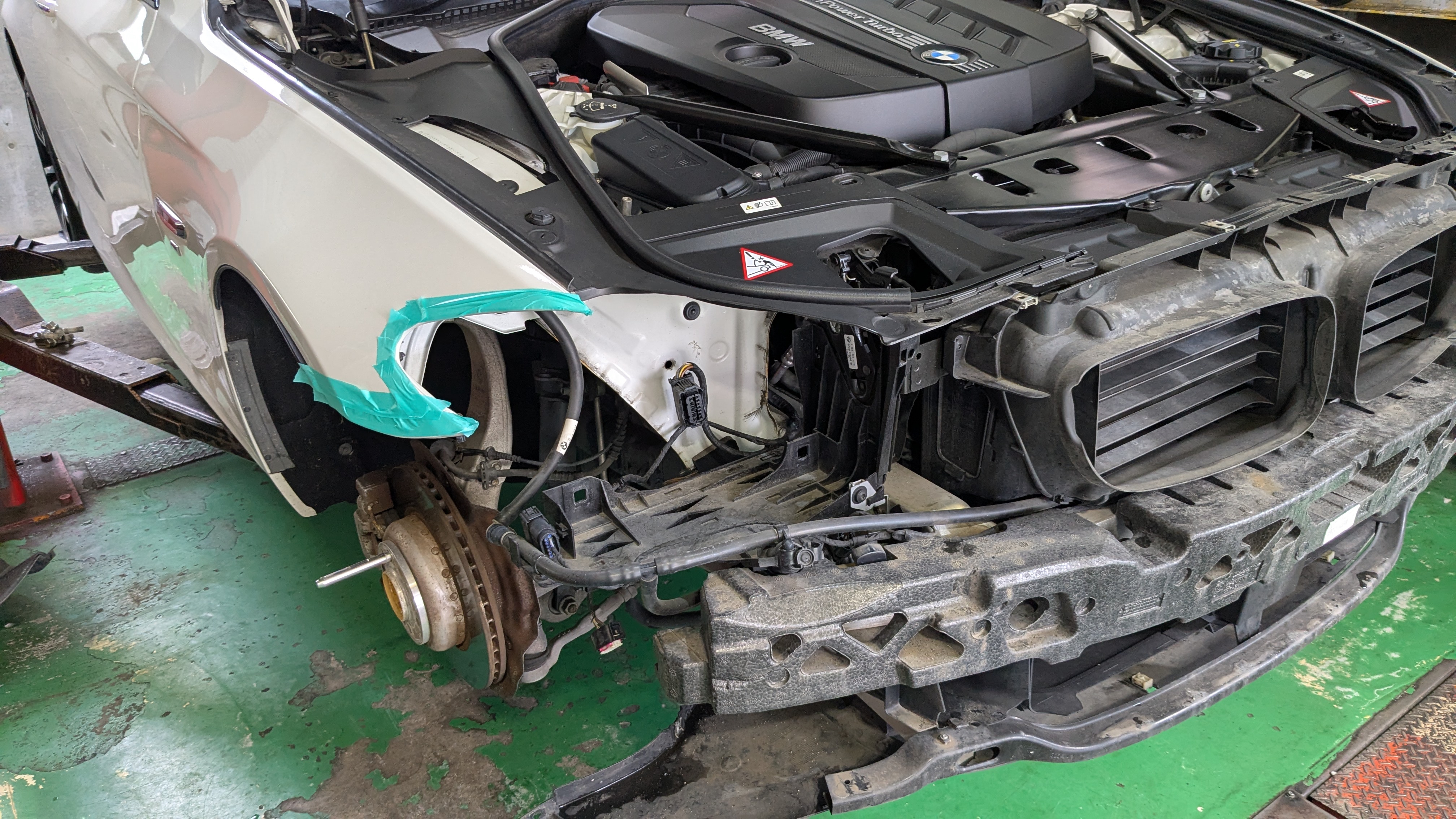 車 BMW 523d ヘッドライト 運転席側