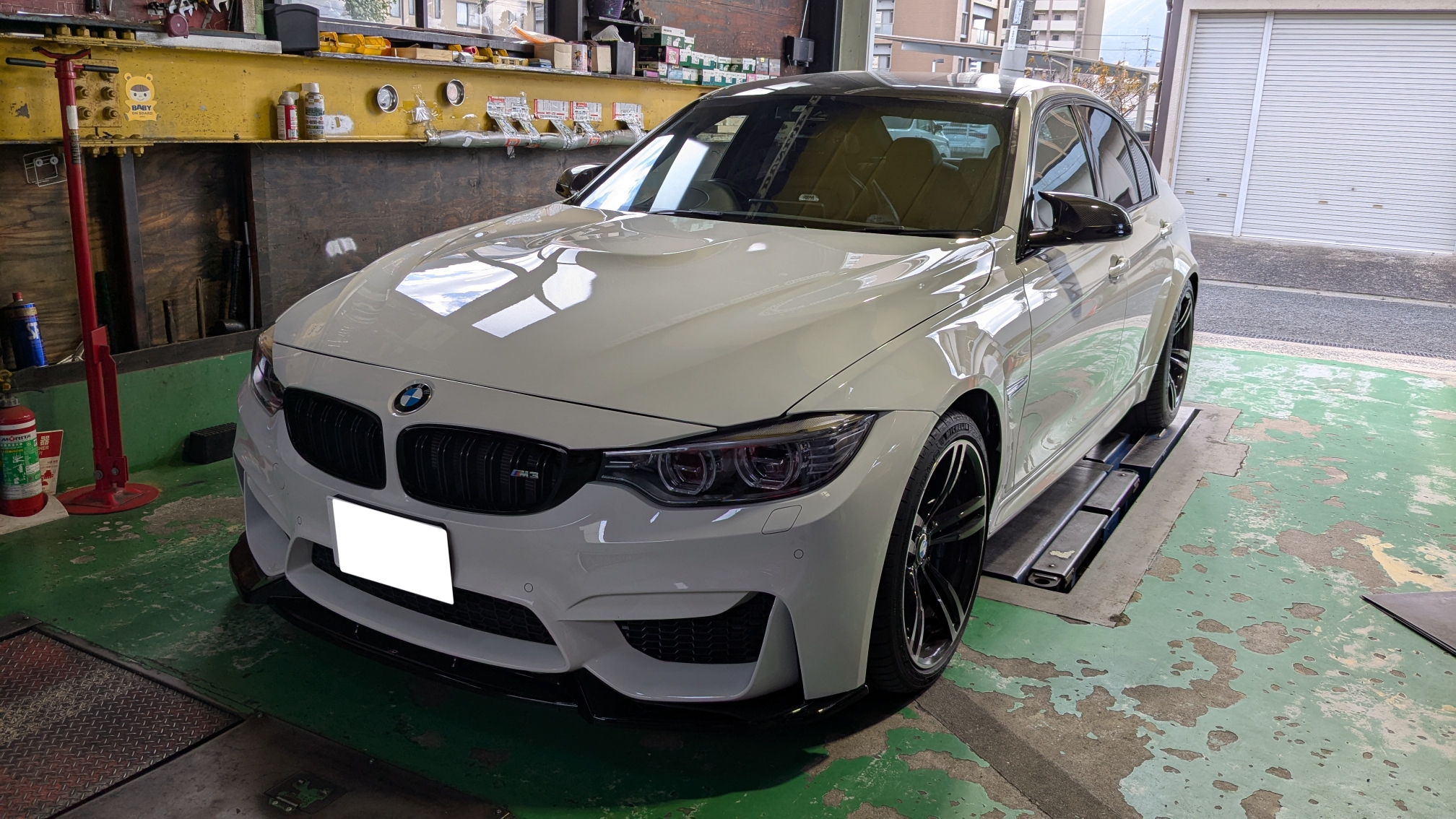 VERTICE DESIGN BMW E92 M3 フロントアンダーカナード FRP/M3 塗装取付込 BMW e92 M3 under tray fitting guide - low profile design for low E9X M-cars!