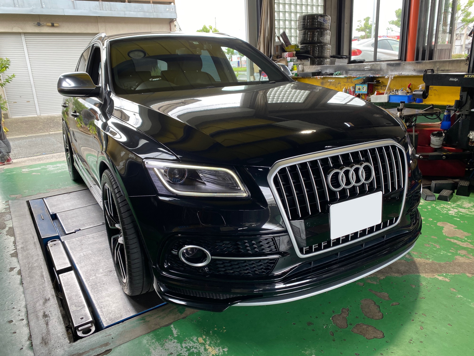 アウディ Q5 テールゲート不具合、オイル交換、車検お預かり！ | POLE POSITION