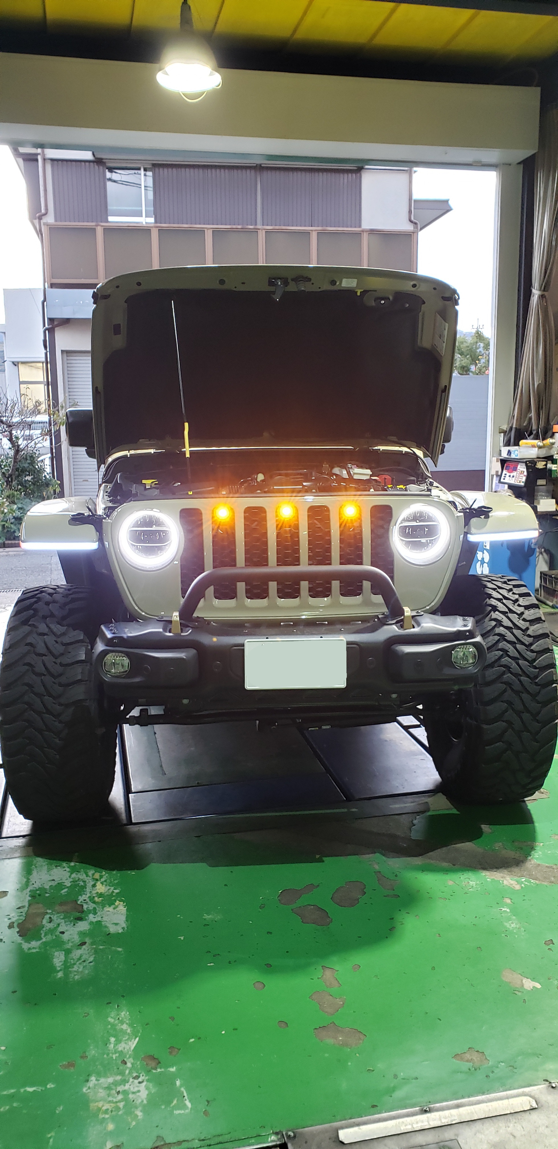 JEEP ラングラー&ヤリスクロス ライトカスタム、ベンツ W222 車検