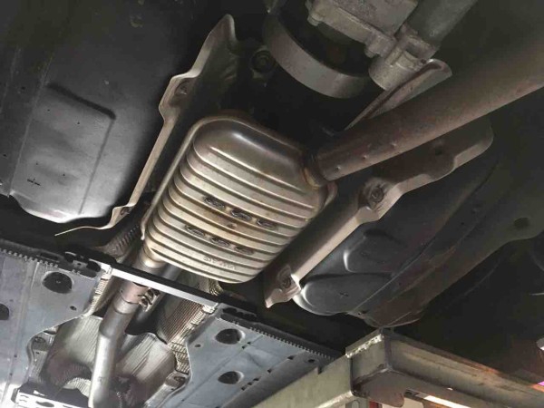 VW ゴルフR レゾネーターデリートパイプ取り付け、車検×3、オイル交換