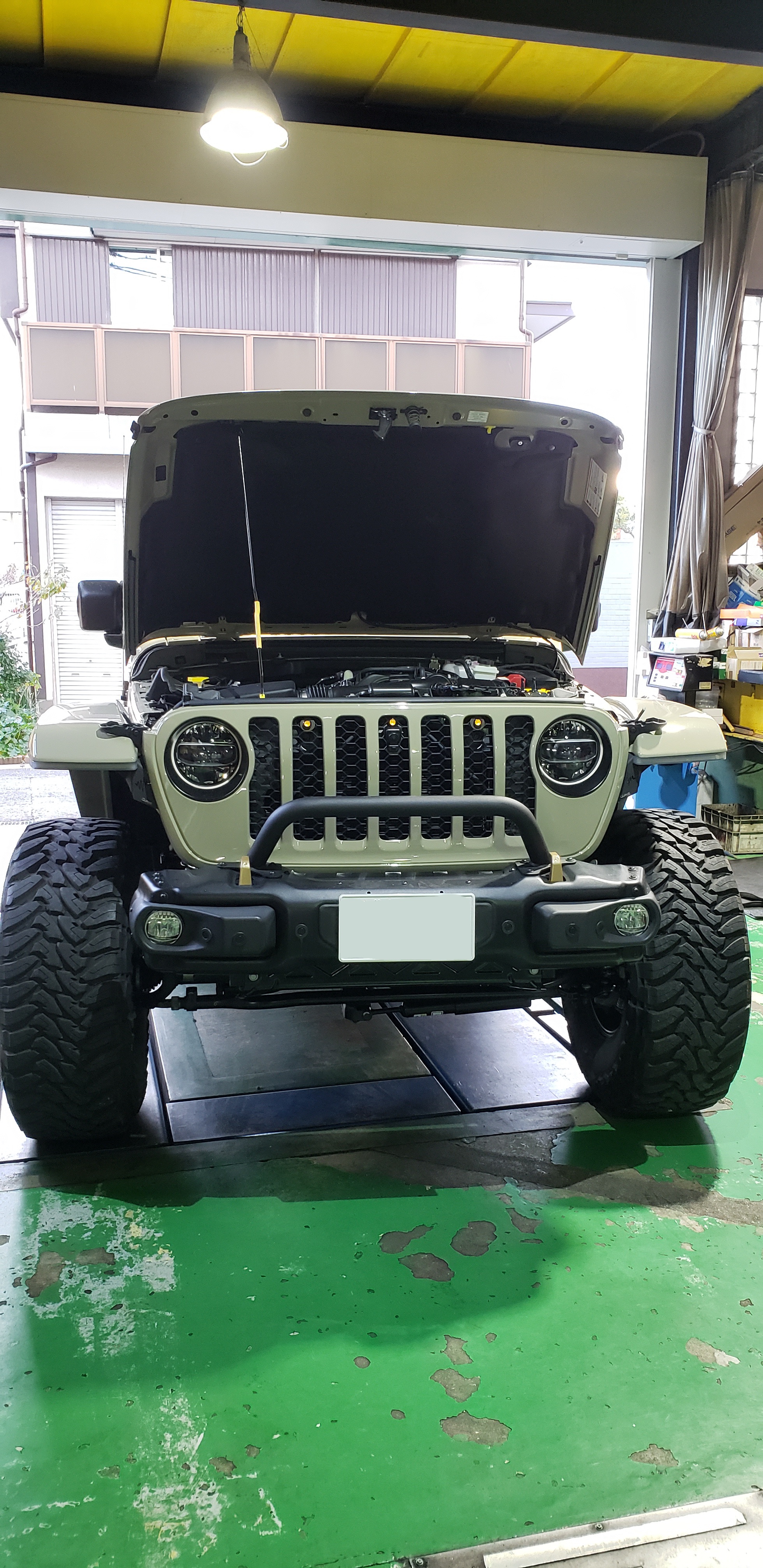 JEEP ラングラー&ヤリスクロス ライトカスタム、ベンツ W222 車検