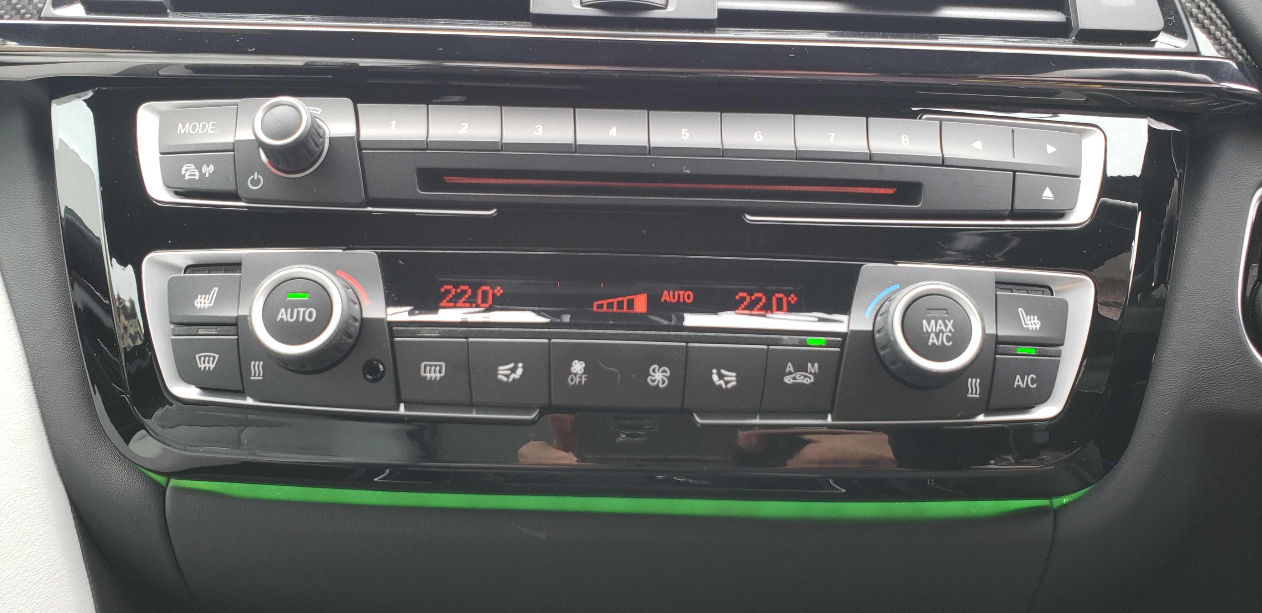 BMW F82 M4 RGB LED エアコンパネル取り付け&アンビエントライト