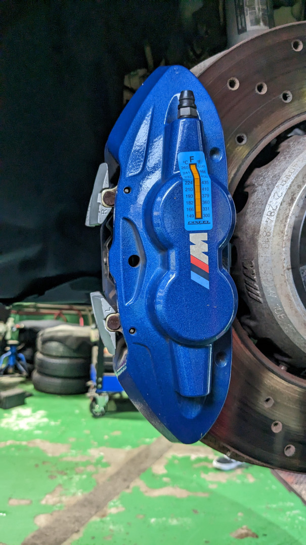 BMW F82 M4 ブレーキパッド&タイヤ交換、オイル交換などなど… | POLE 