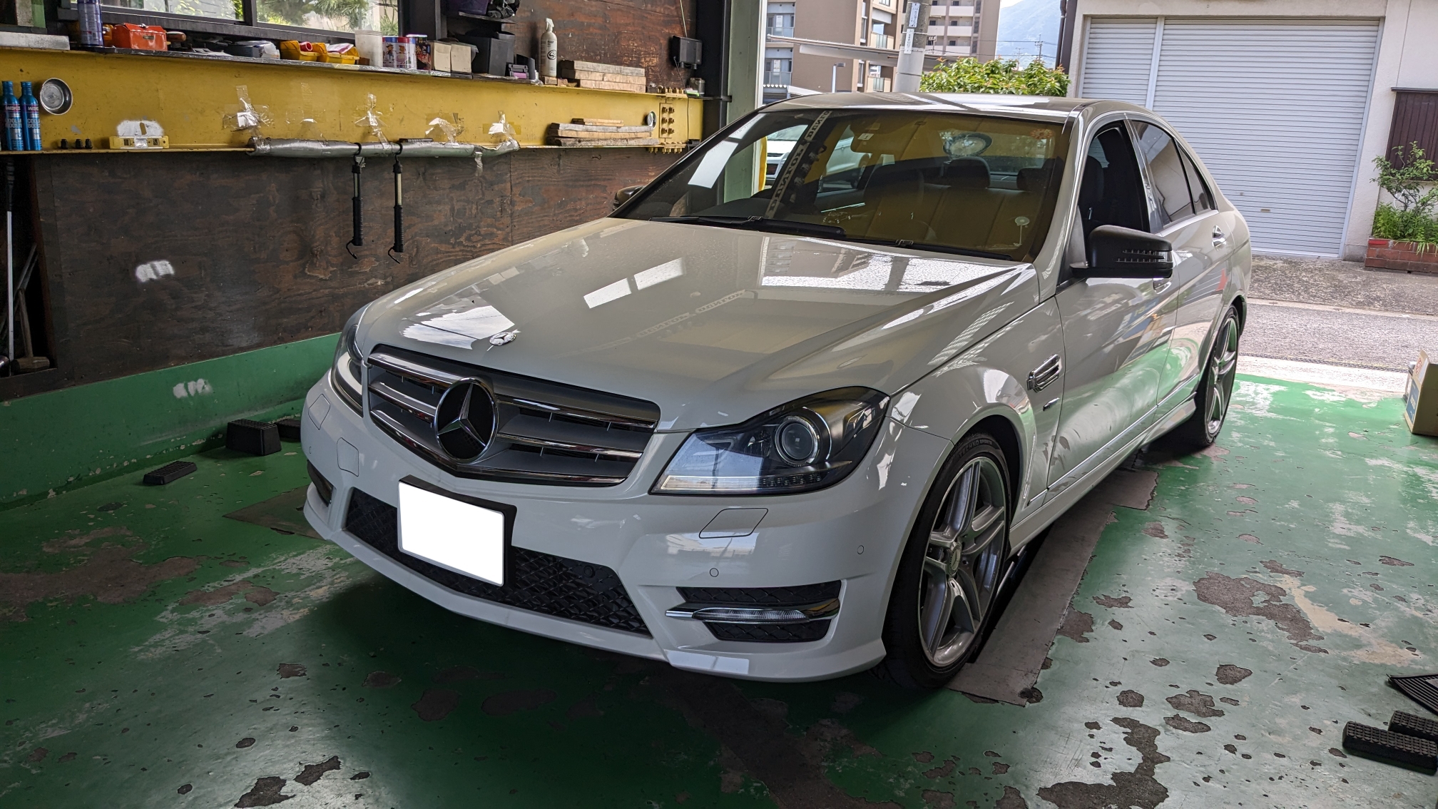 ベンツ W204 足廻りリフレッシュ、オイル交換などなど… | POLE POSITION