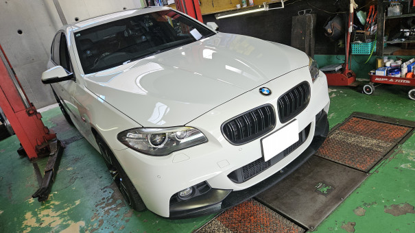 BMW F10 523d ヘッドライト交換&コーディング、NV350 キャラバン 