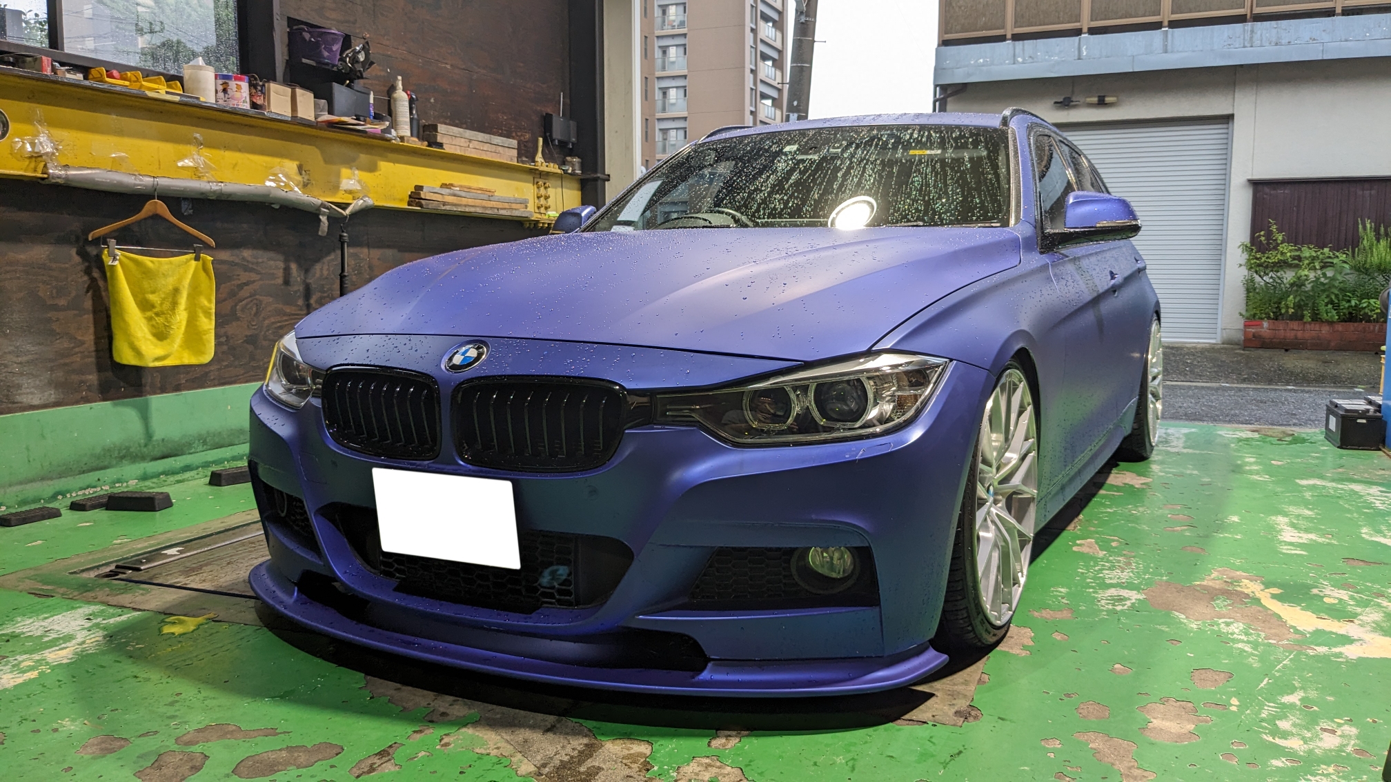 BMW F31 335i ヘッドライト交換、F11 523d リアゲートアクチュエーター