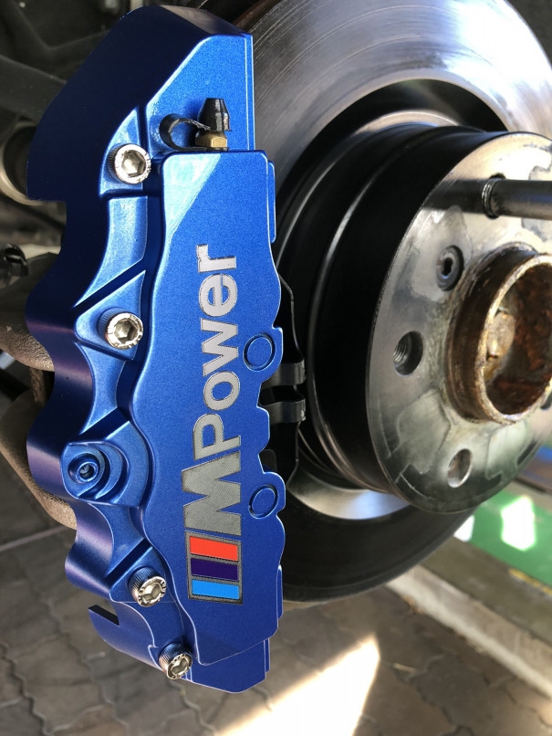 BMW F30 ブレーキキャリパーカバー装着、オデッセイ オルタネーター BMW ブレーキキャリパー 青