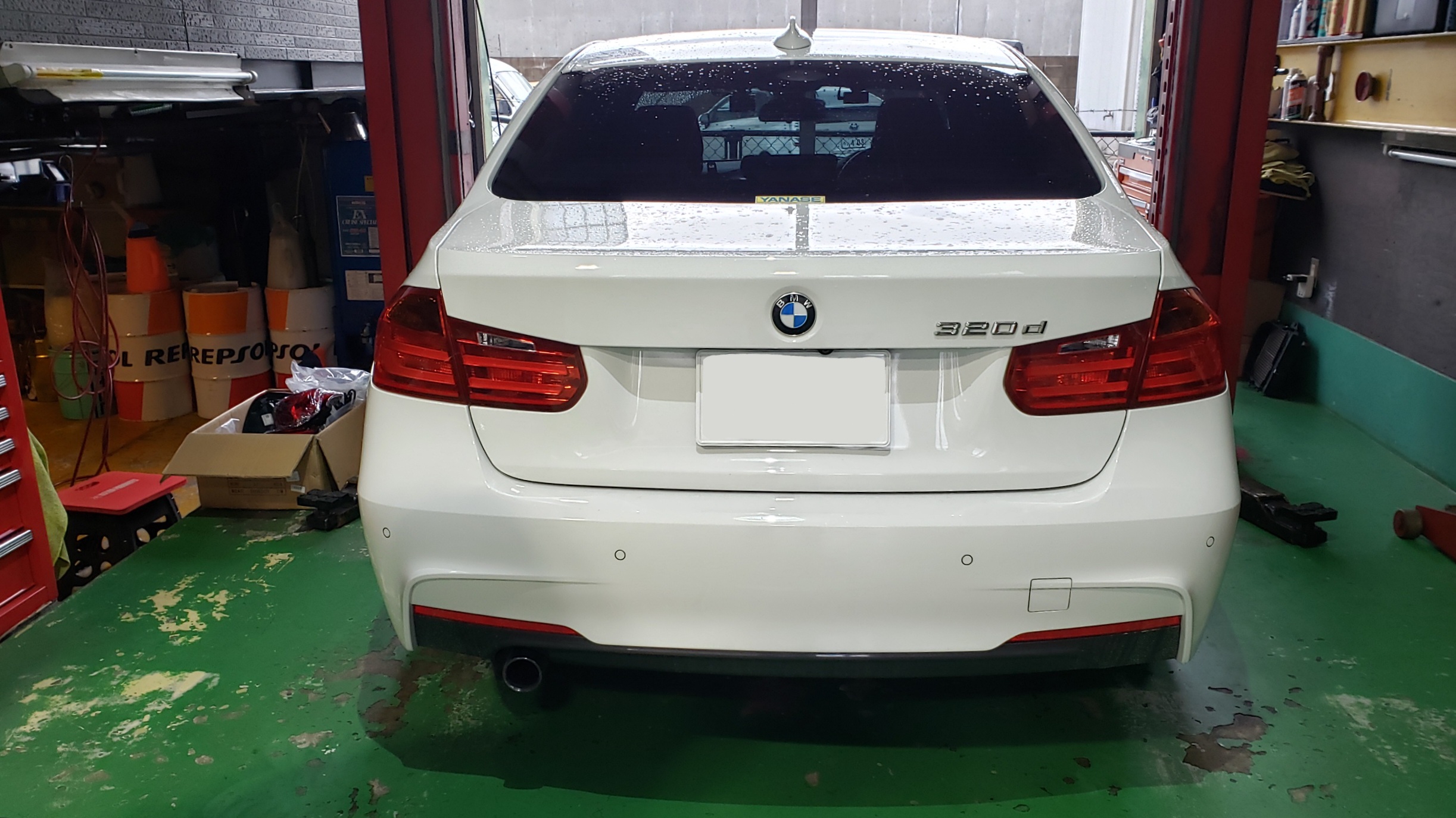 BMW F30 320d GTSタイプテール取り付け、F13 アンビエントライト