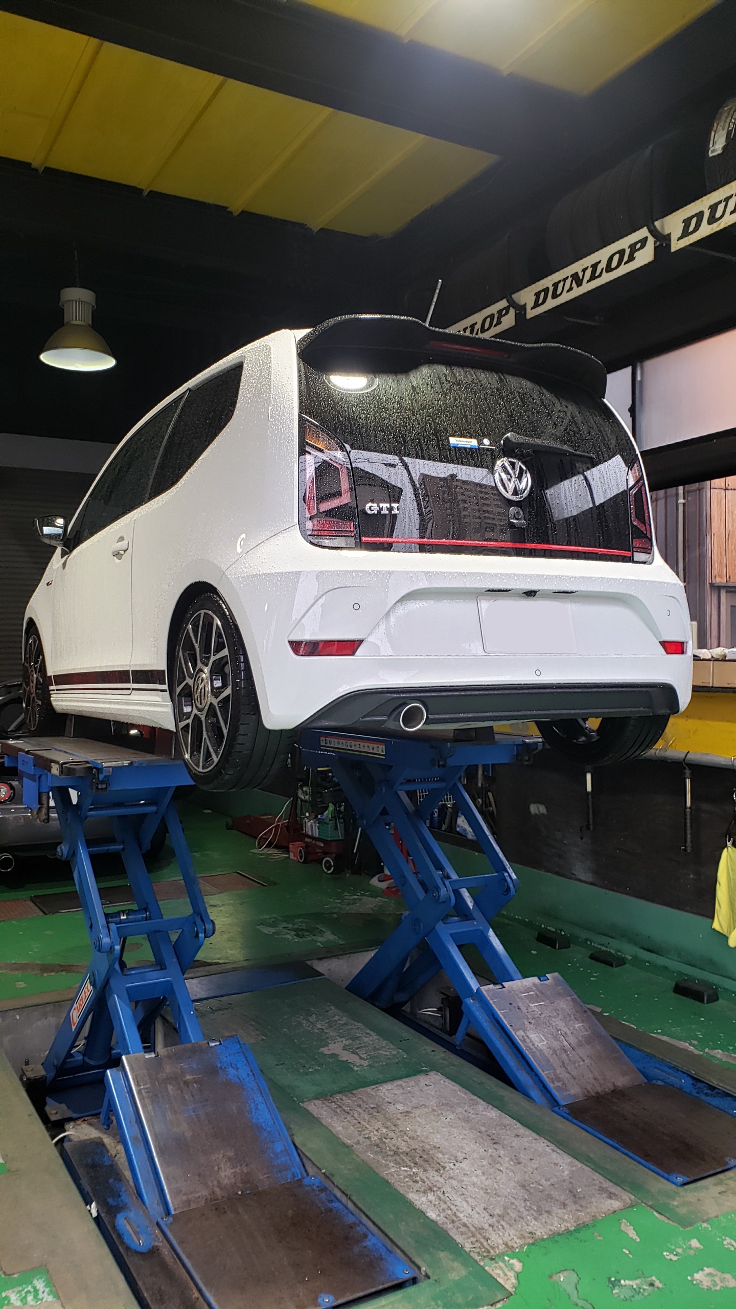 VW UP! GTI MILLTEKSPORTマフラー取り付け、オイル交換など