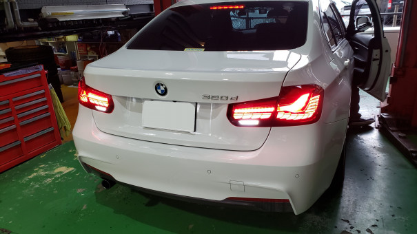 BMW F30 320d GTSタイプテール取り付け、F13 アンビエントライト 