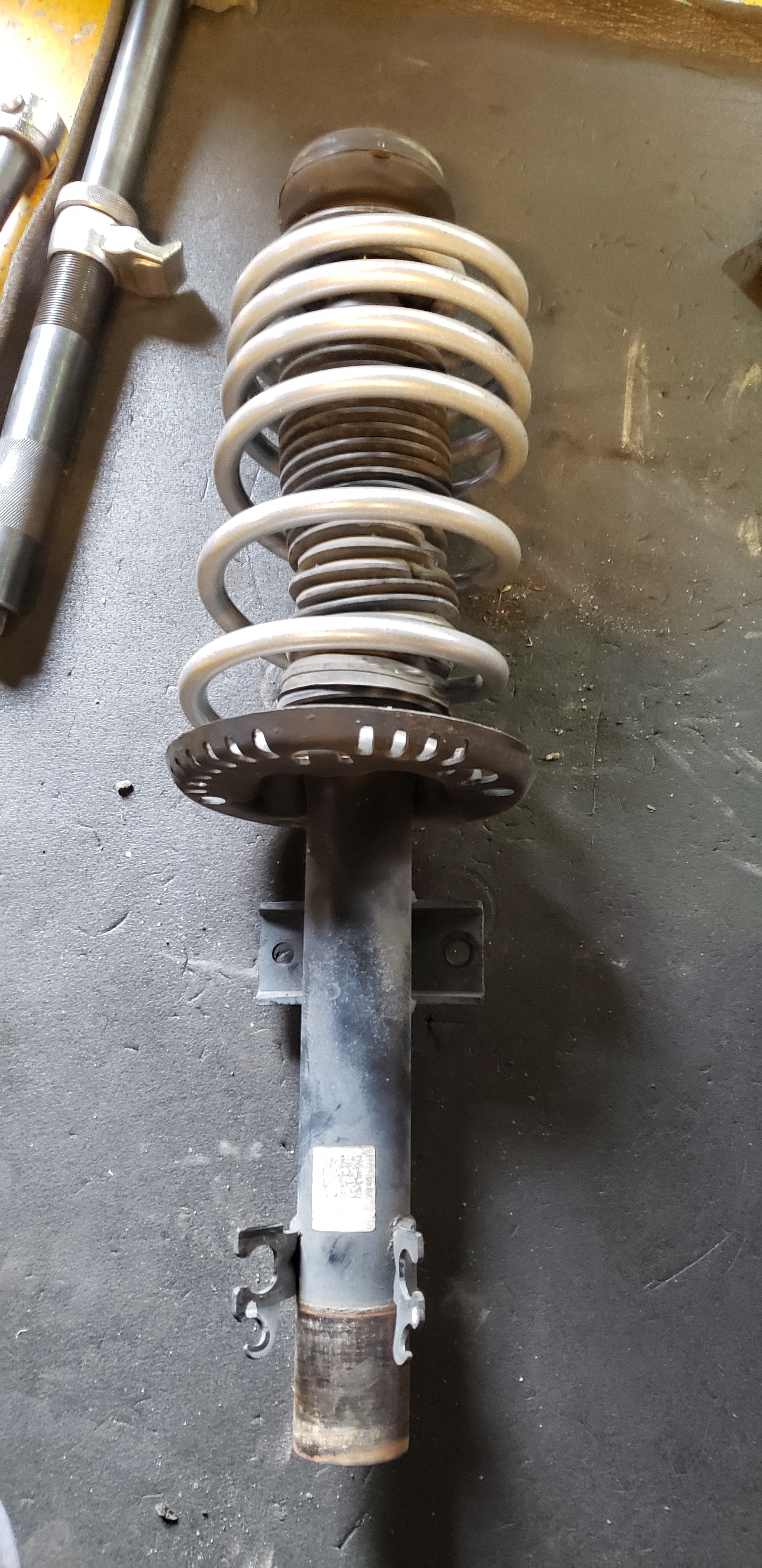 VW UP! ダウンサス取り付け！ | POLE POSITION