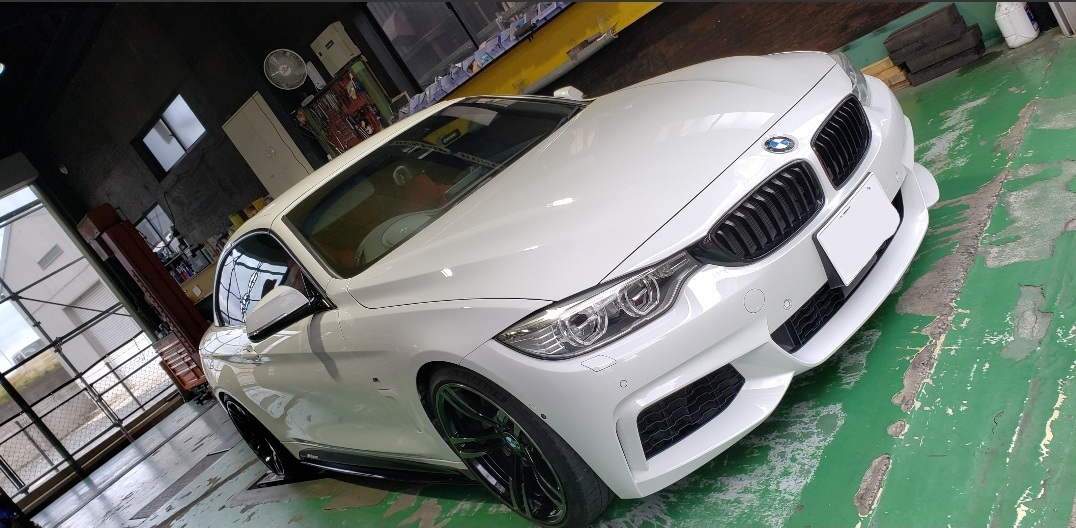 BMW F30 MAXTON DESIGNフロントスプリッター取り付け、タイヤ交換など