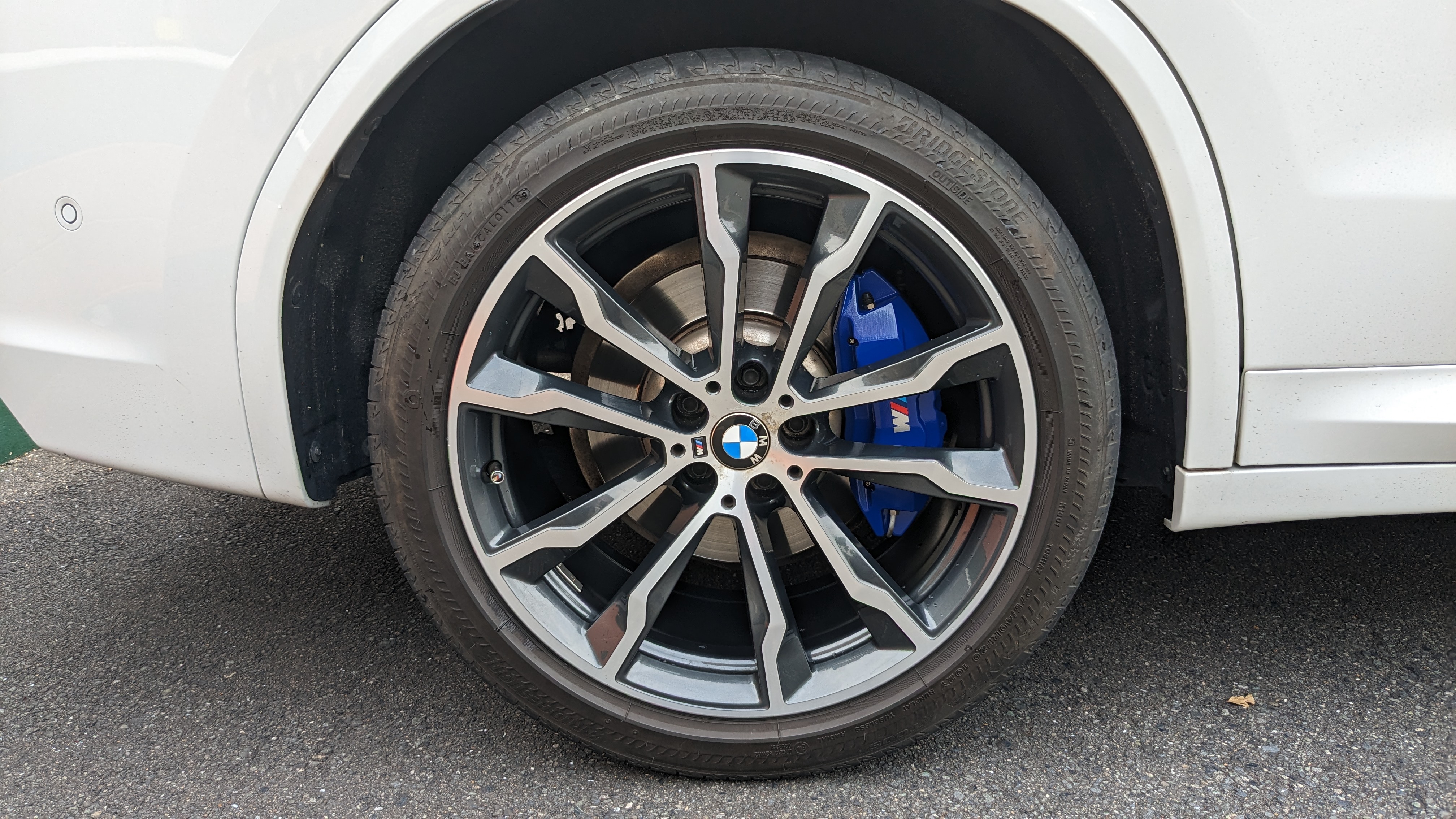 BMW X3 M40D G01 純正ブレーキパッド新車外し　耐熱両面テープ付き お歳暮ならオンライン BMW X3 M40D G01 純正ブレーキパッド新車