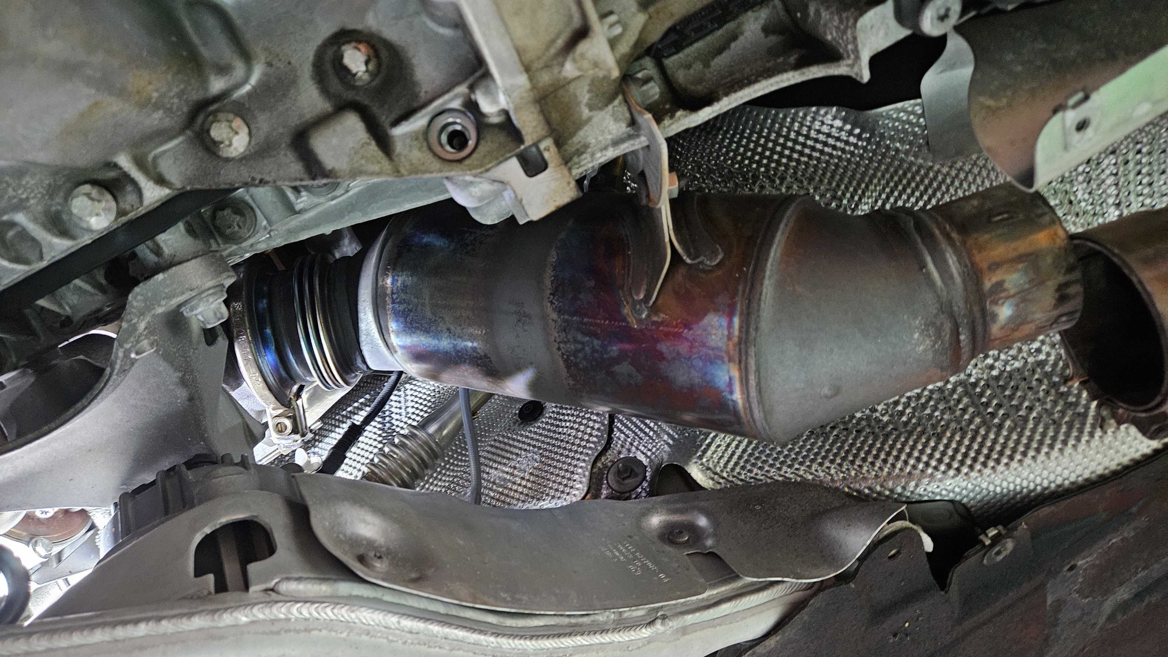 BMW F06 640i ダウンパイプ取り付け、F82 M4 ドラレコ取り付け、オイル