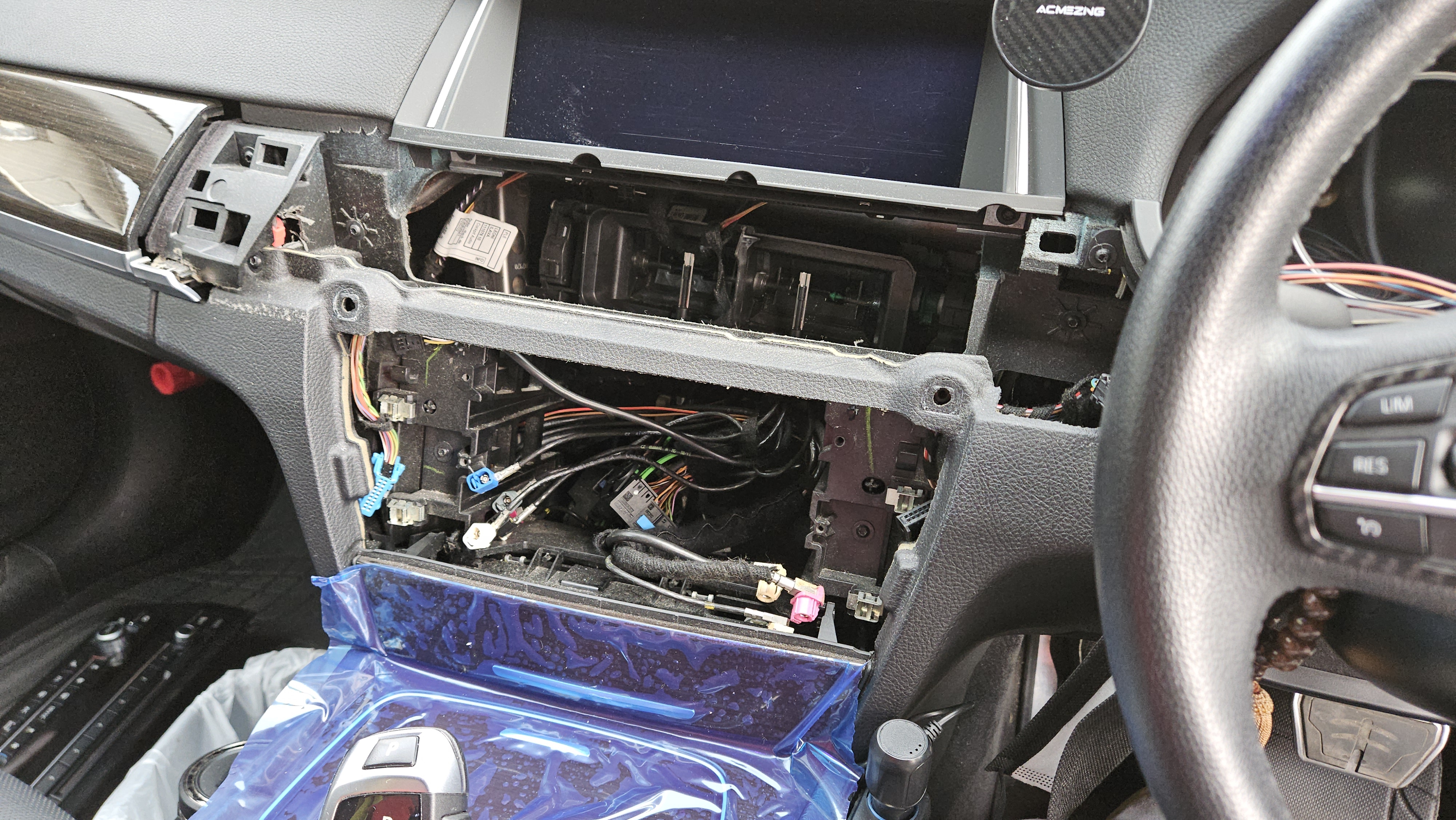 BMW F01 740i ヘッドユニット交換、ベンツ W205 C220d TVキャンセラー