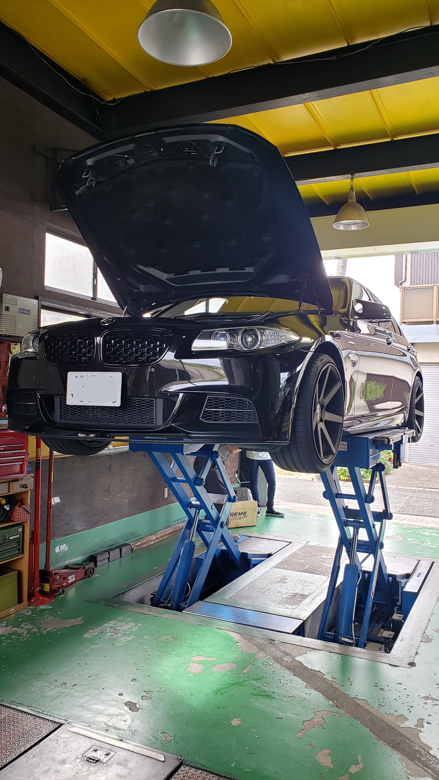 カーボン×アルカンターラステアリング交換!コーディング!オイル交換などなど… POLE POSITION