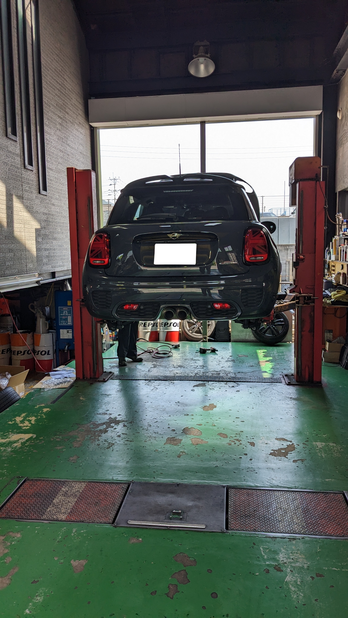 F56 ミニ JCW 車高調取り付け、オイル交換、タイヤ交換などなど… | POLE POSITION