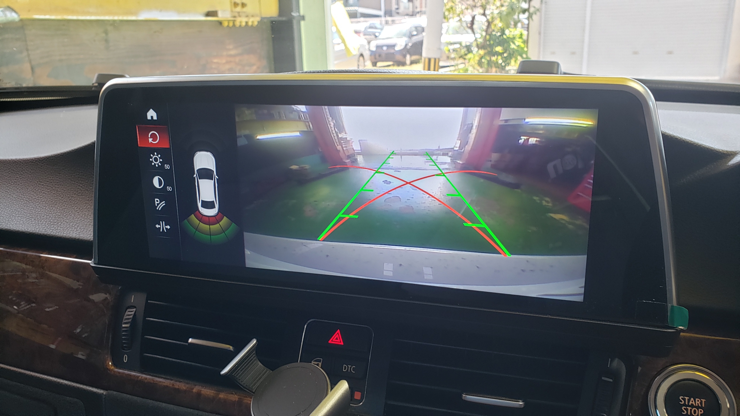 ☆BMW E90 320i 純正モニター＋社外バックカメラ付き☆