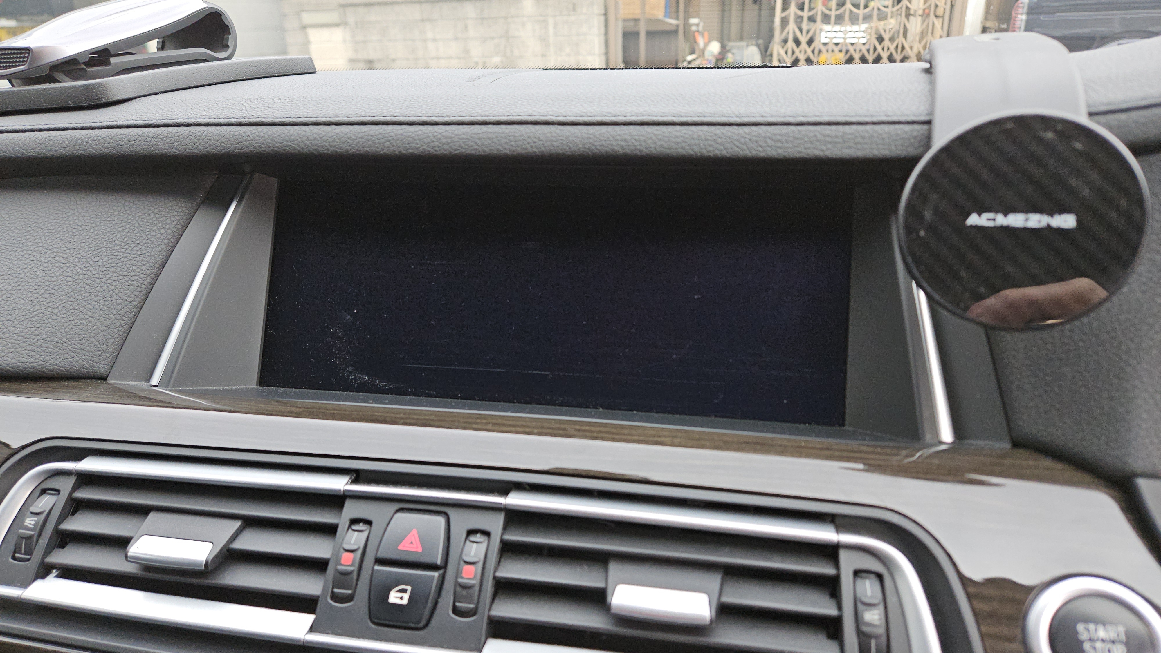 BMW F01 740i ヘッドユニット交換、ベンツ W205 C220d TVキャンセラー