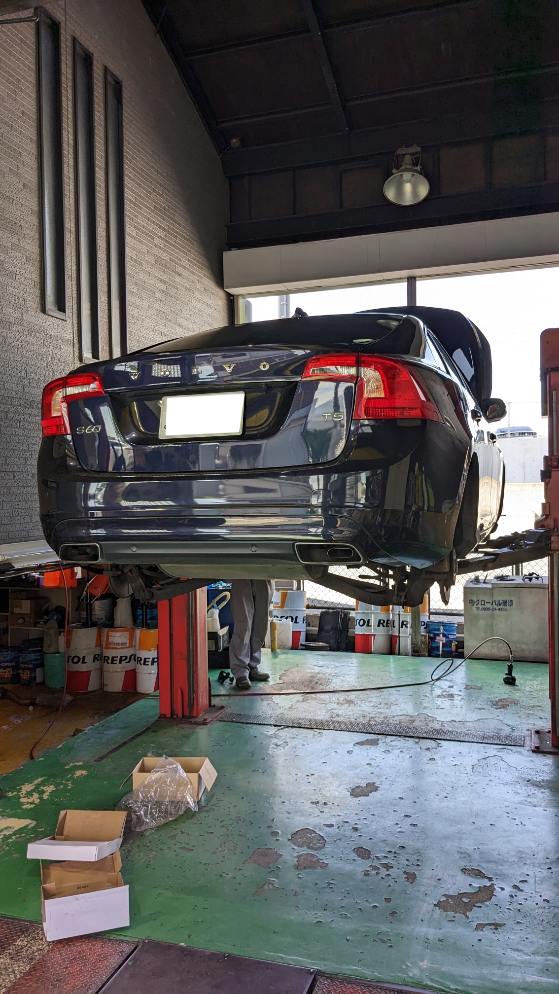 VOLVO S60 breniブレーキパッド&ローター交換、タイヤ交換などなど… POLE POSITION