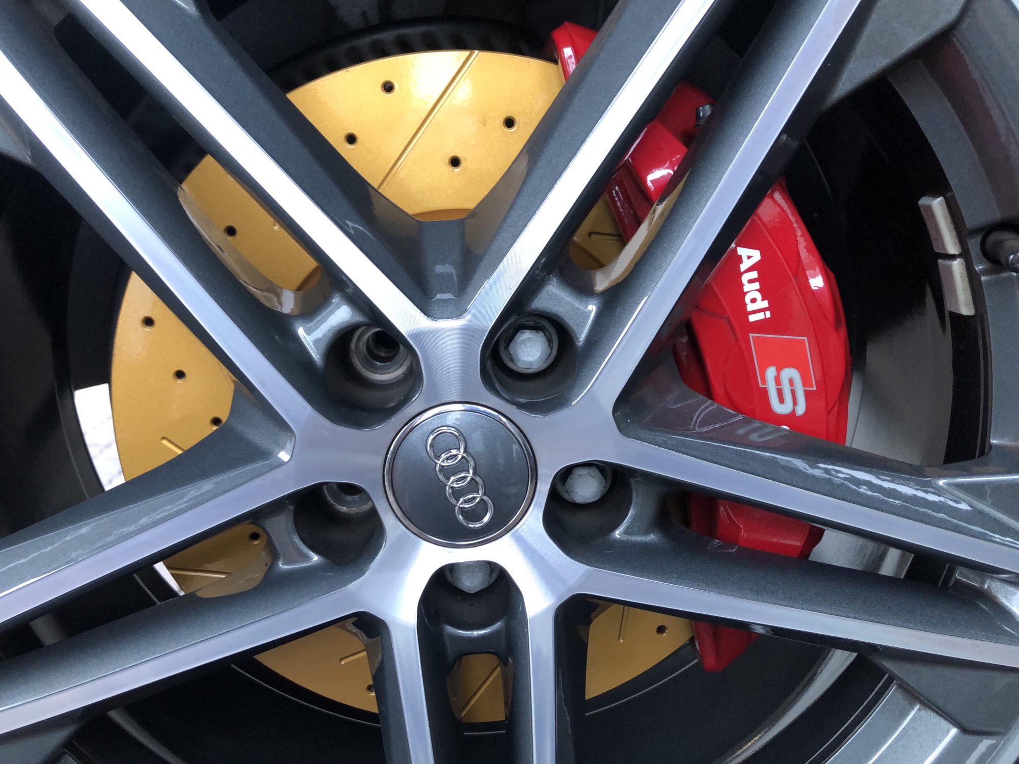 アウディ SQ5 ブレーキパッド&ローター交換、BMW F45 218i 車検終了