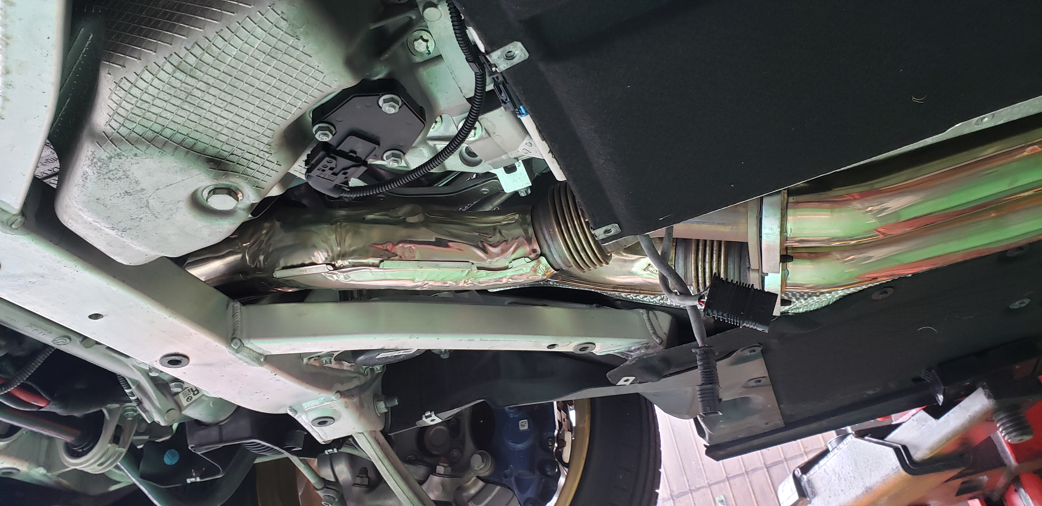 BMW F82 M4 吸排気カスタム！ | POLE POSITION