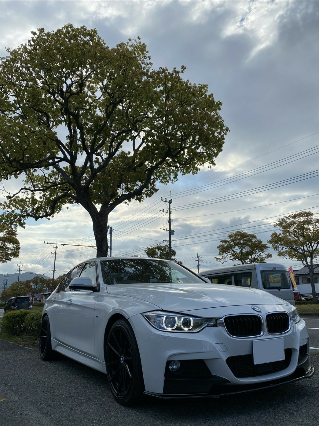 BMW F30 MAXTON DESIGNフロントスプリッター取り付け