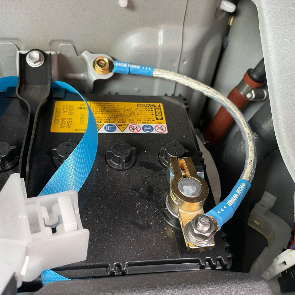 GLADEN アンプ FD￼75C4 200系ハイエースにて使用 継ぎ