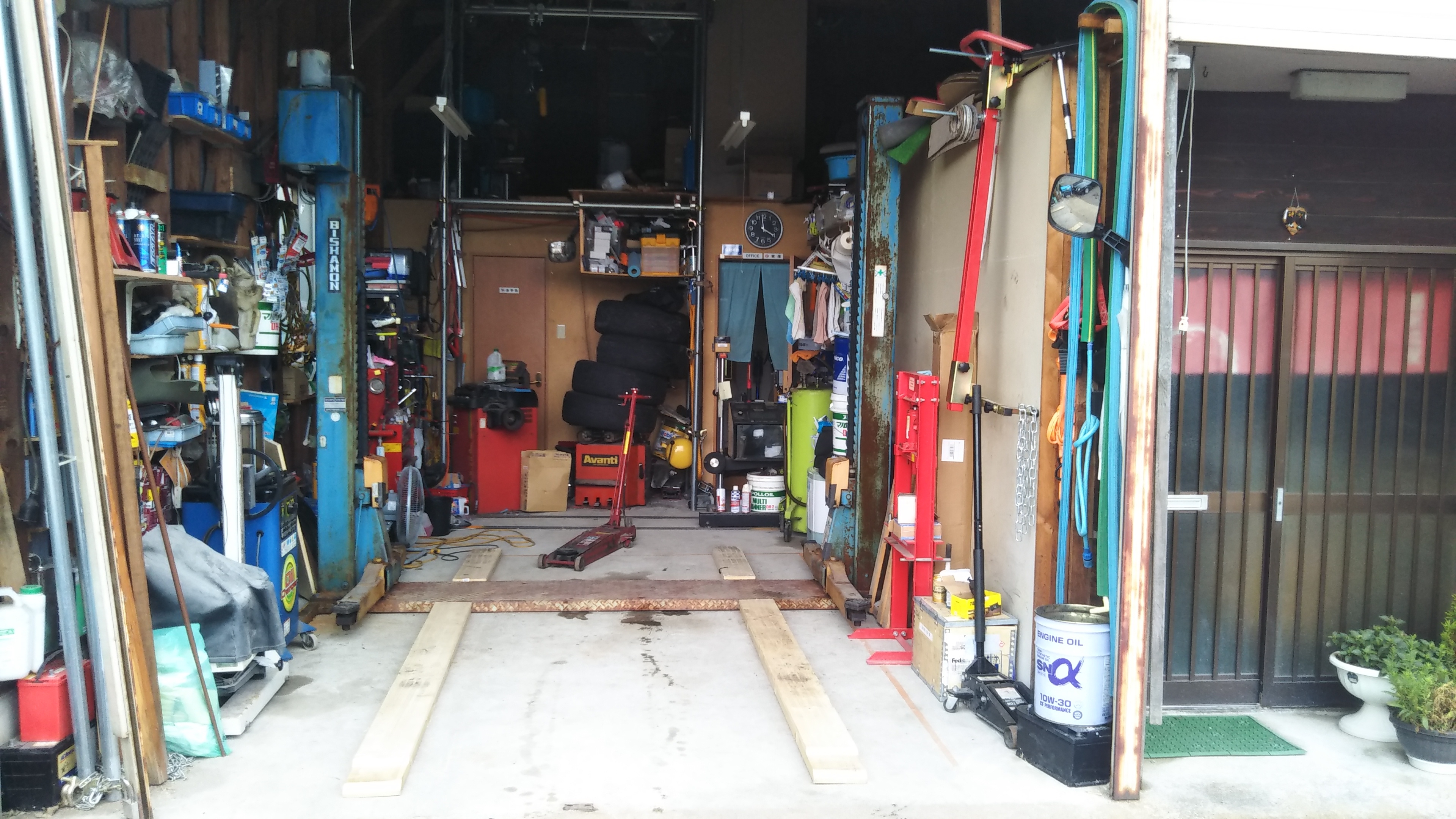 2柱リフト 設置 車とバイクの店 N Garage