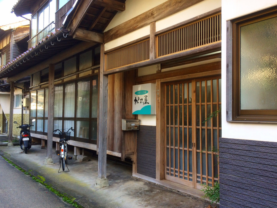 山陰香住の民宿 ふるさとの宿 カニ旅行 花のアトリエ Shiu