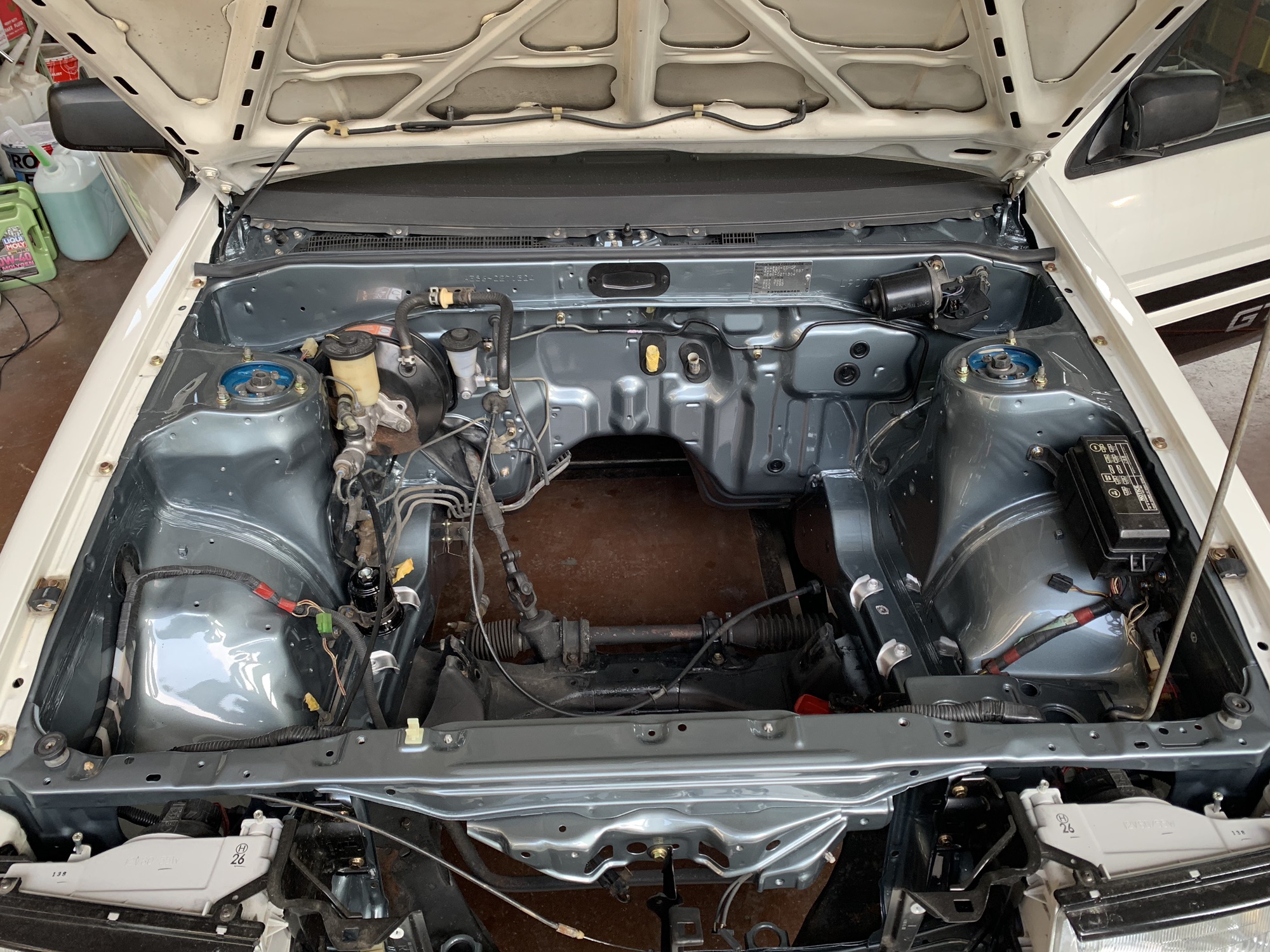 AE86エンジンルーム塗装、新車以上のツルピカ仕上げです